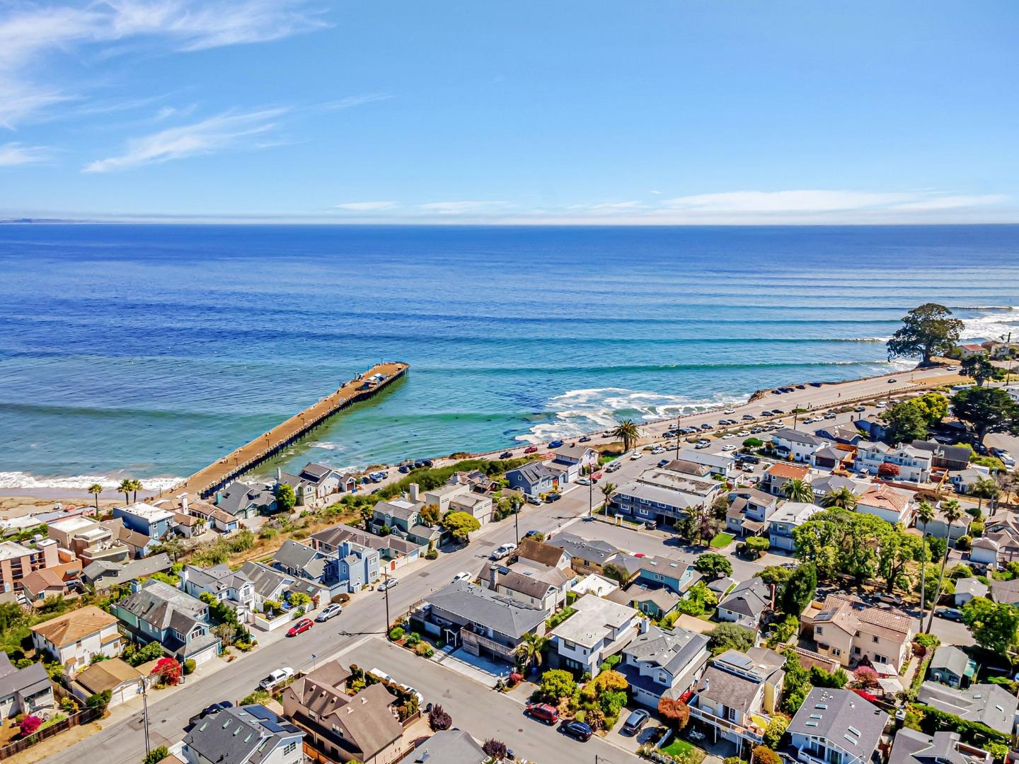 Detail Gallery Image 73 of 74 For 5080 Garnet St a,  Capitola,  CA 95010 - 6 Beds | 5 Baths