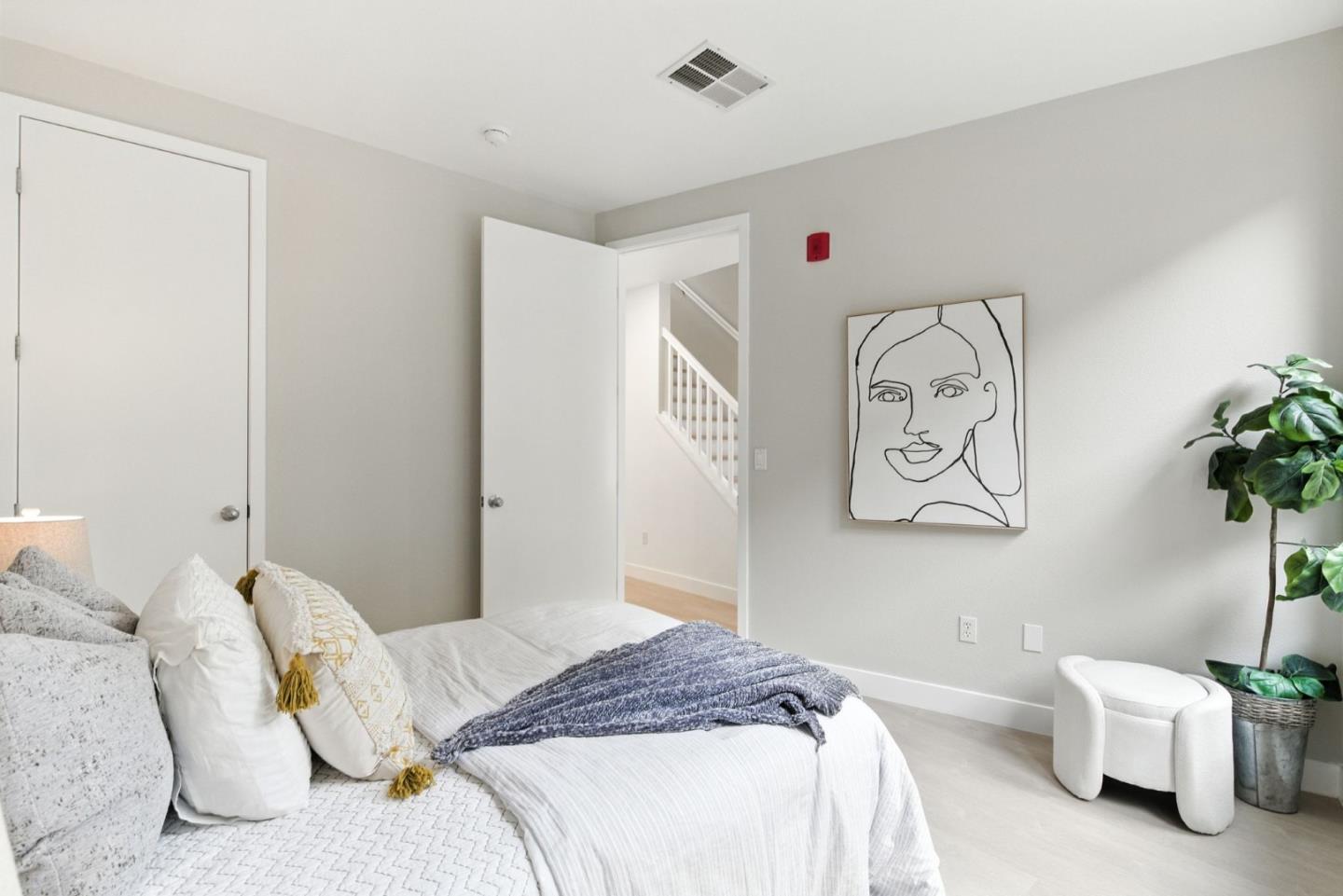Detail Gallery Image 10 of 28 For 866 Altaire Walk, Palo Alto,  CA 94303 - 3 Beds | 2/1 Baths