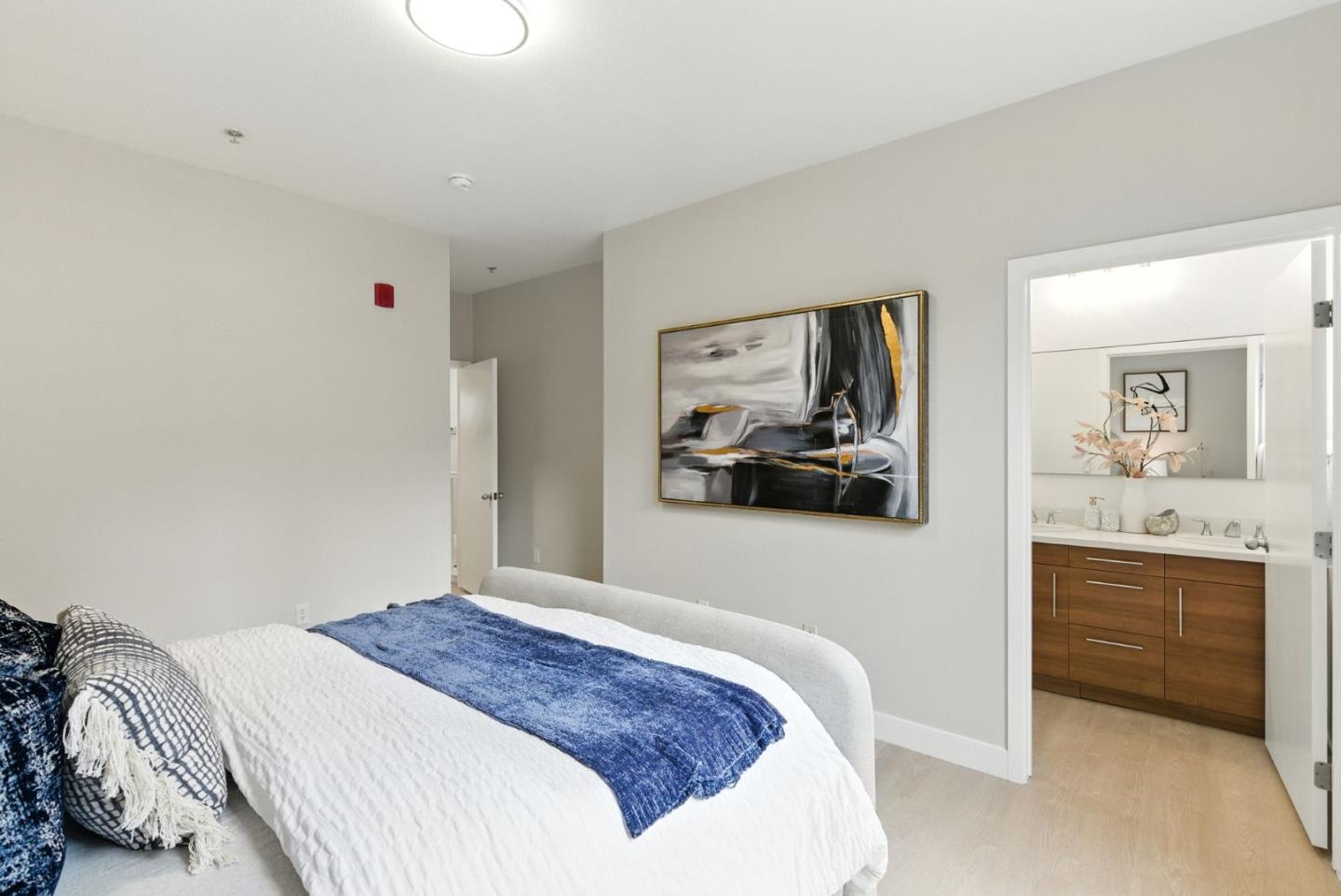 Detail Gallery Image 15 of 28 For 866 Altaire Walk, Palo Alto,  CA 94303 - 3 Beds | 2/1 Baths
