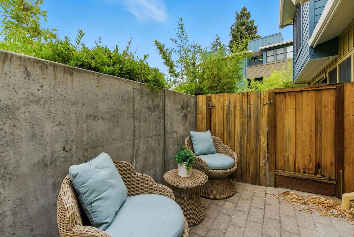 Detail Gallery Image 19 of 28 For 866 Altaire Walk, Palo Alto,  CA 94303 - 3 Beds | 2/1 Baths