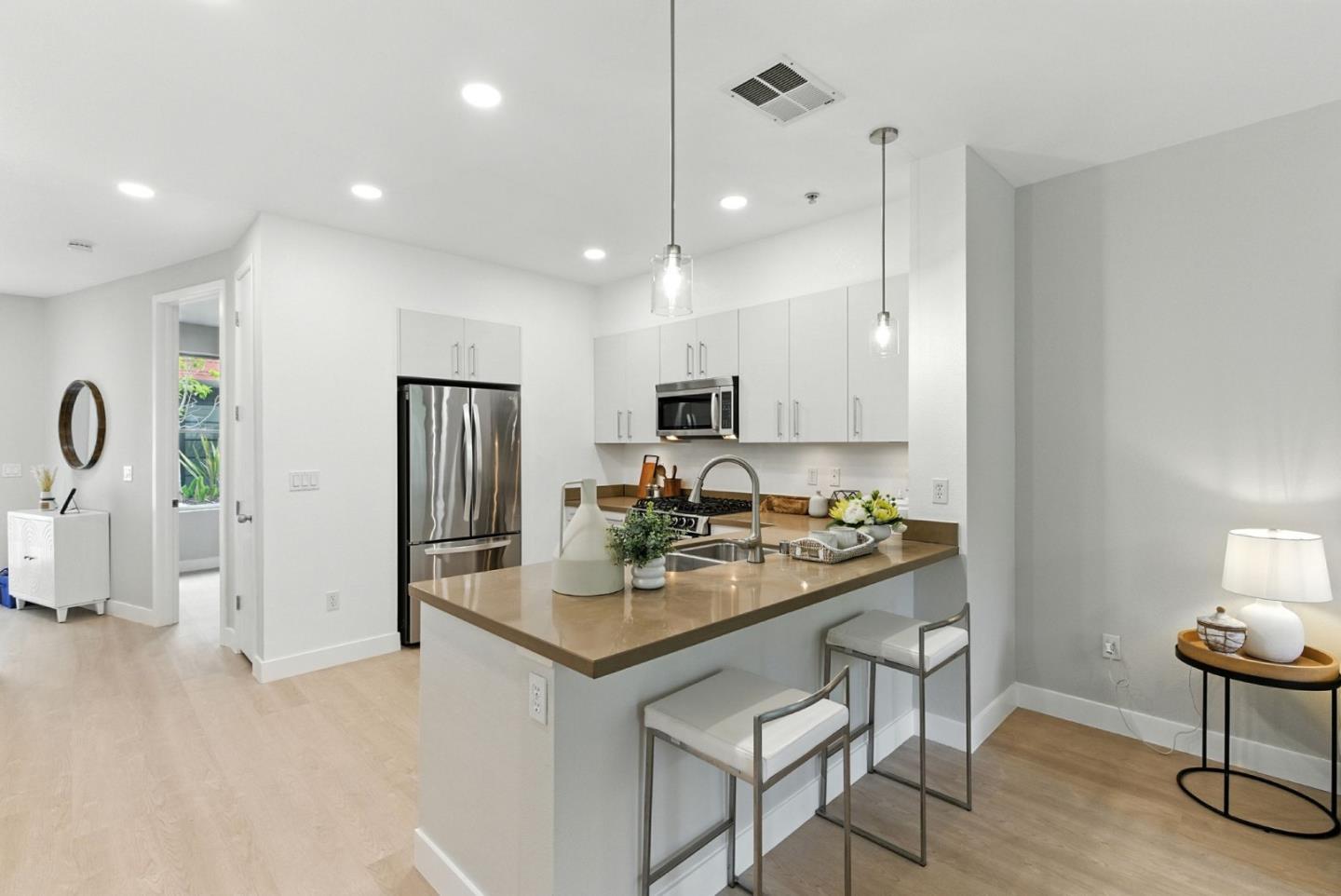 Detail Gallery Image 6 of 28 For 866 Altaire Walk, Palo Alto,  CA 94303 - 3 Beds | 2/1 Baths