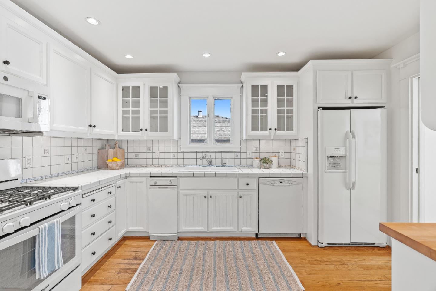 Detail Gallery Image 18 of 52 For 1719 Bay St, Santa Cruz,  CA 95060 - 2 Beds | 1/1 Baths