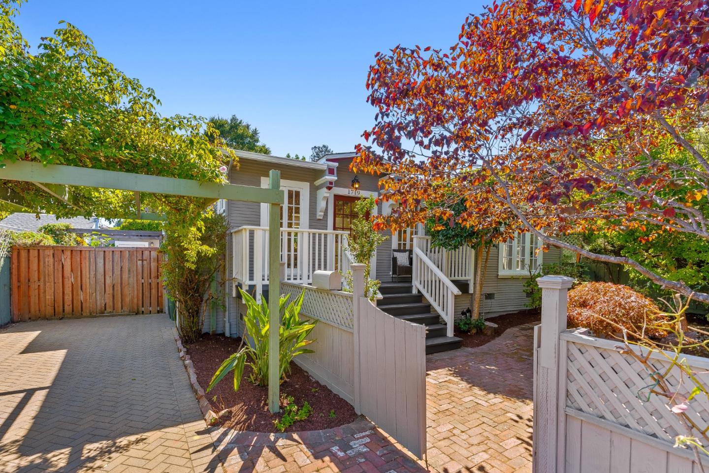 Detail Gallery Image 2 of 52 For 1719 Bay St, Santa Cruz,  CA 95060 - 2 Beds | 1/1 Baths