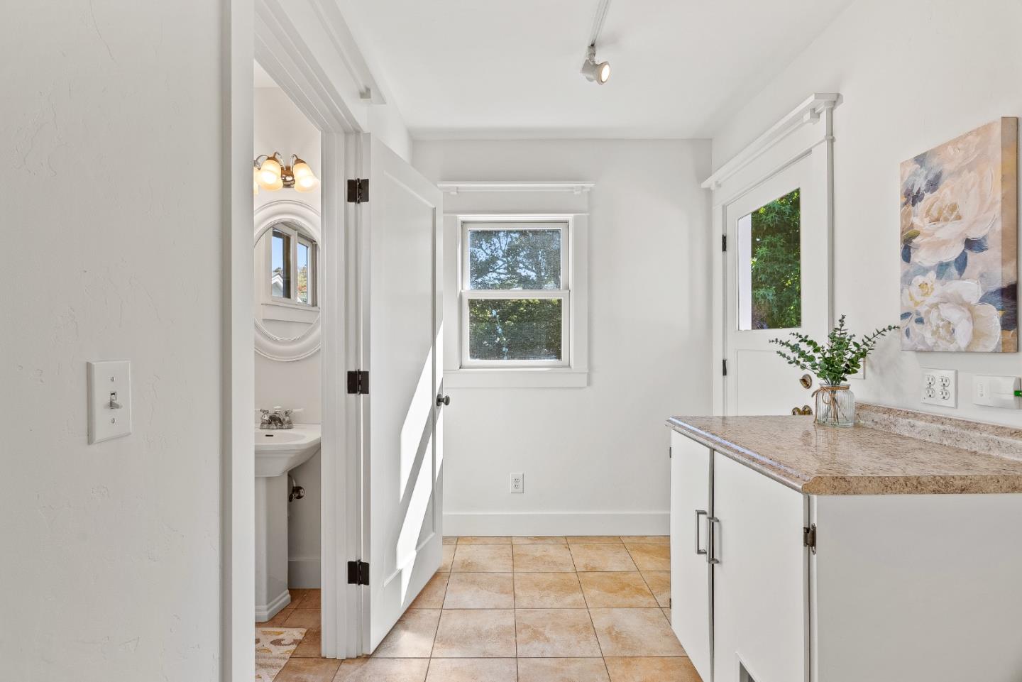 Detail Gallery Image 23 of 52 For 1719 Bay St, Santa Cruz,  CA 95060 - 2 Beds | 1/1 Baths