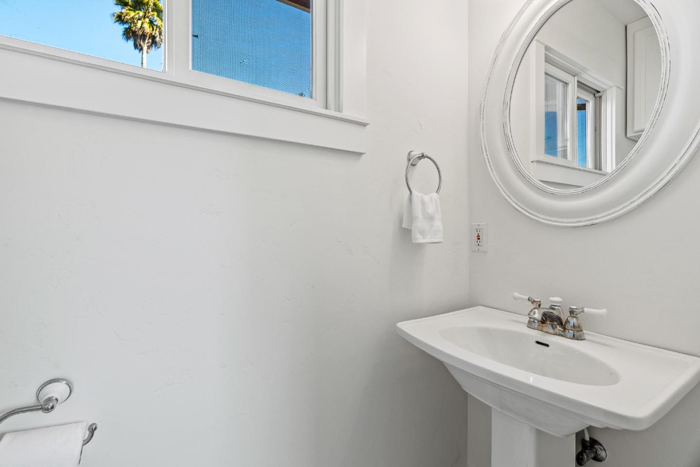 Detail Gallery Image 24 of 52 For 1719 Bay St, Santa Cruz,  CA 95060 - 2 Beds | 1/1 Baths