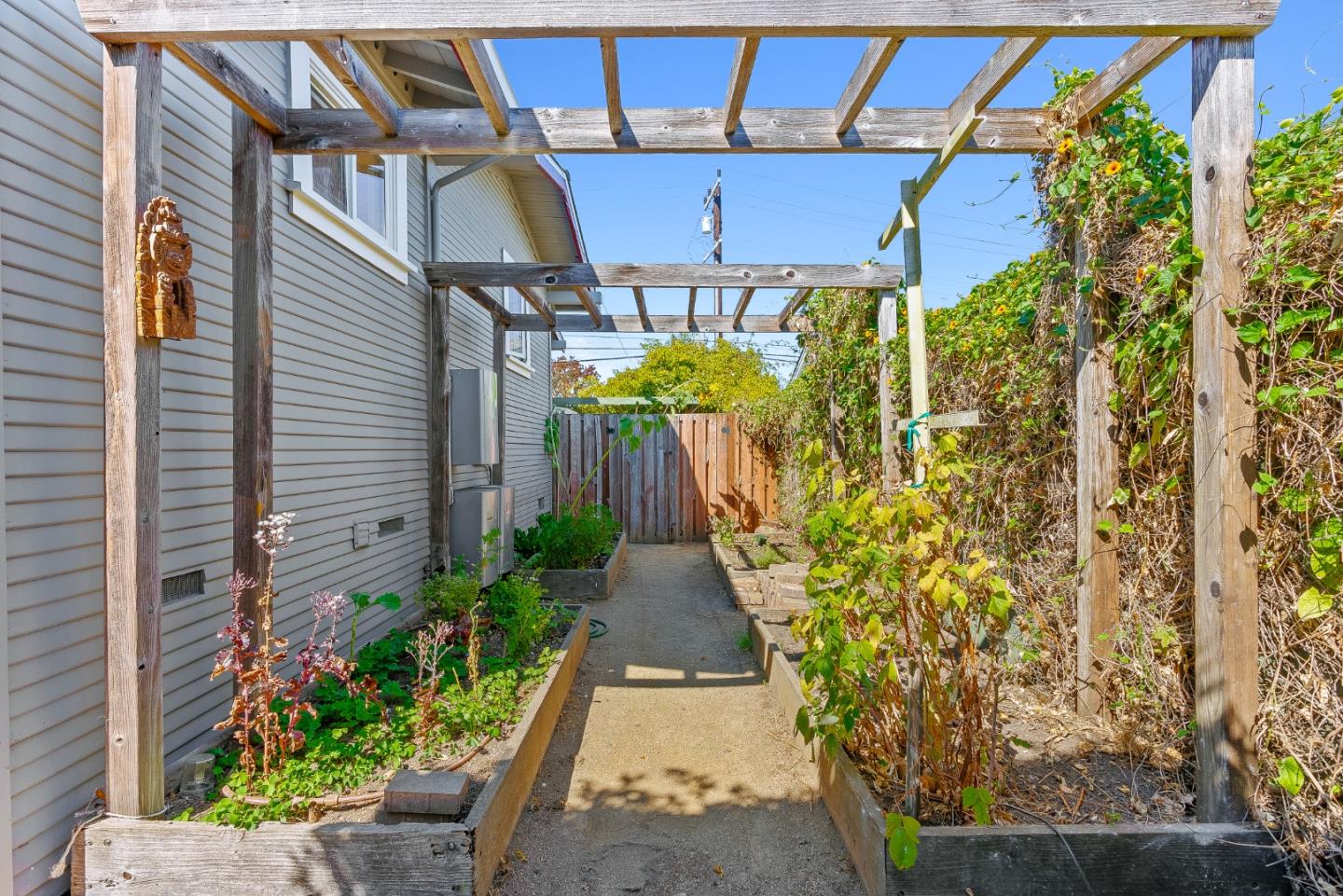 Detail Gallery Image 34 of 52 For 1719 Bay St, Santa Cruz,  CA 95060 - 2 Beds | 1/1 Baths