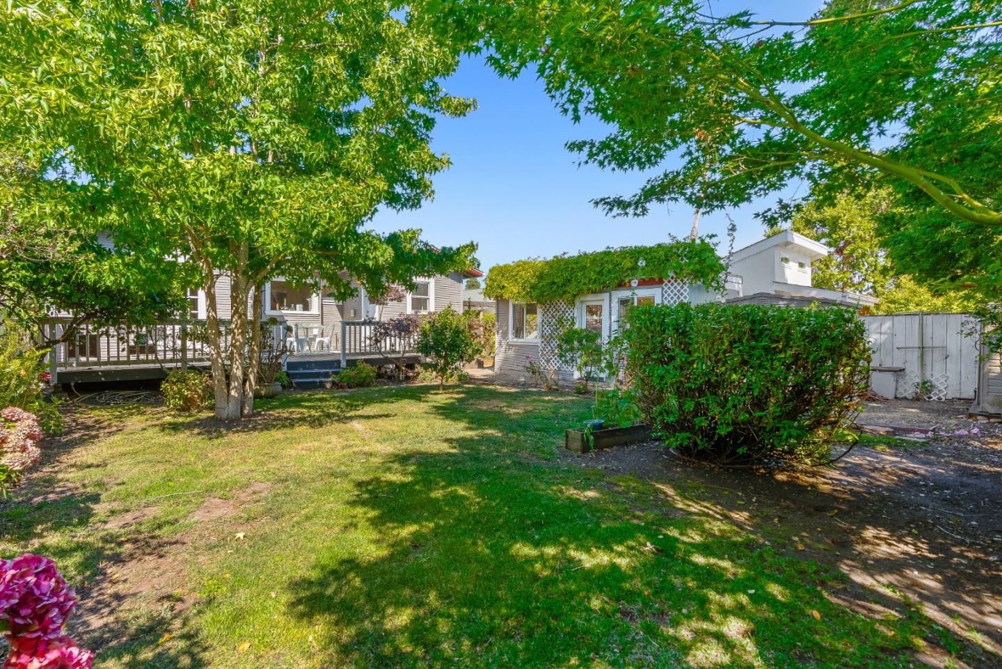 Detail Gallery Image 36 of 52 For 1719 Bay St, Santa Cruz,  CA 95060 - 2 Beds | 1/1 Baths