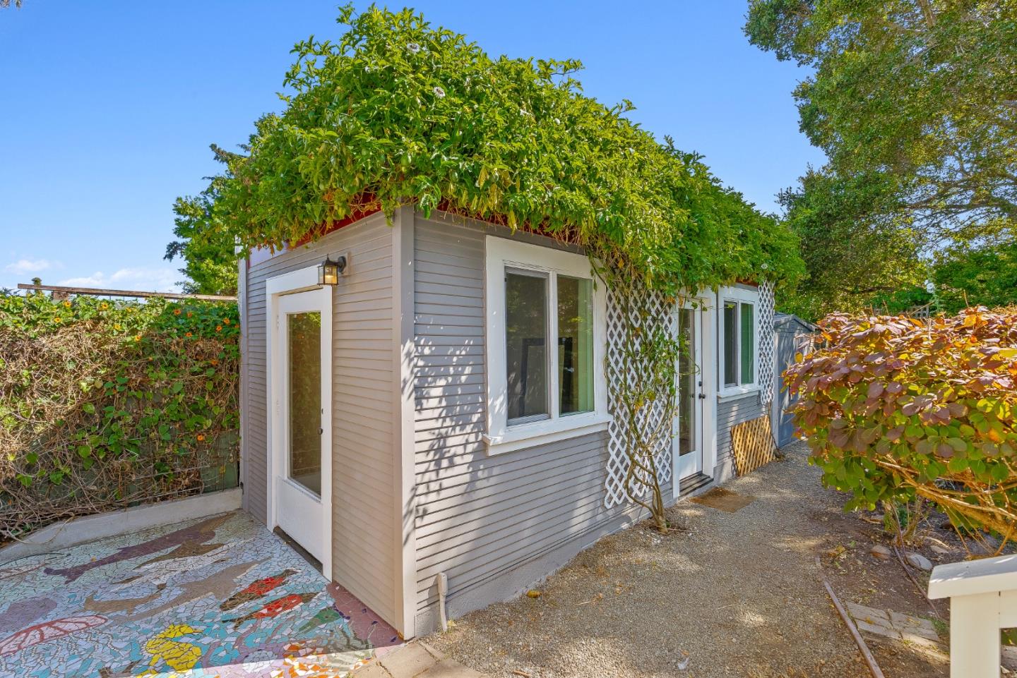 Detail Gallery Image 5 of 52 For 1719 Bay St, Santa Cruz,  CA 95060 - 2 Beds | 1/1 Baths