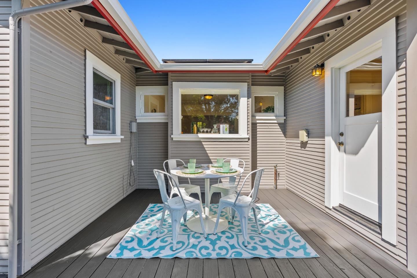 Detail Gallery Image 9 of 52 For 1719 Bay St, Santa Cruz,  CA 95060 - 2 Beds | 1/1 Baths