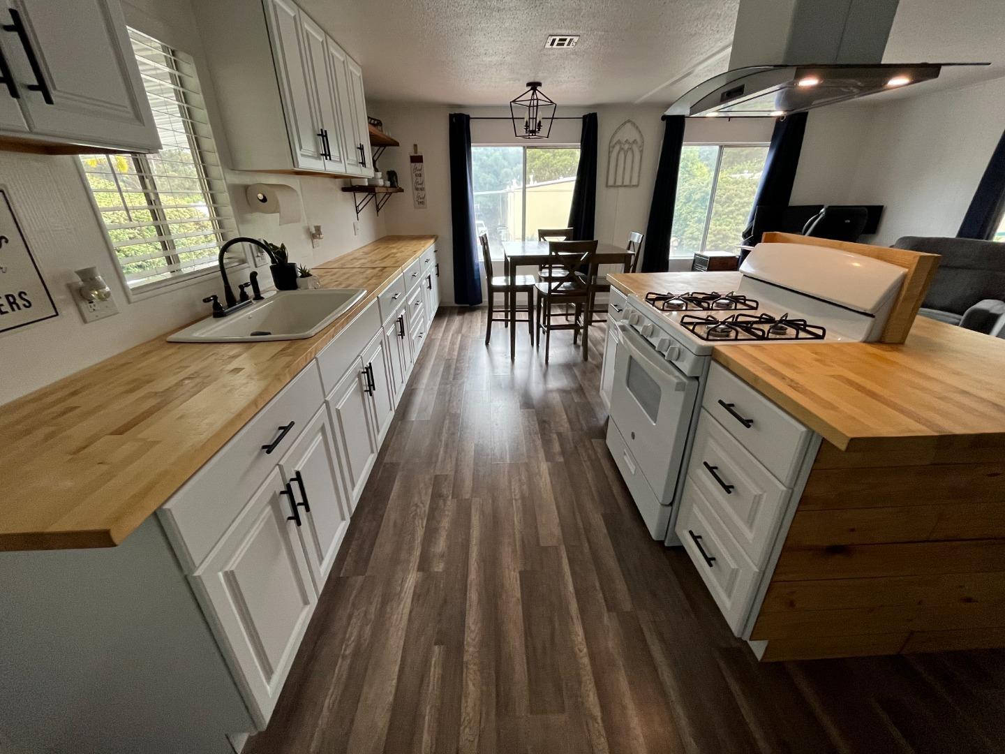 Detail Gallery Image 2 of 11 For 8710 Prunedale North Rd #16,  Salinas,  CA 93907 - 2 Beds | 1 Baths