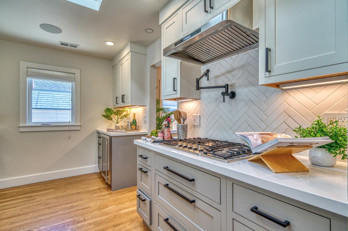 Detail Gallery Image 13 of 88 For 2059 Jonathan Ave, San Jose,  CA 95125 - 4 Beds | 3 Baths