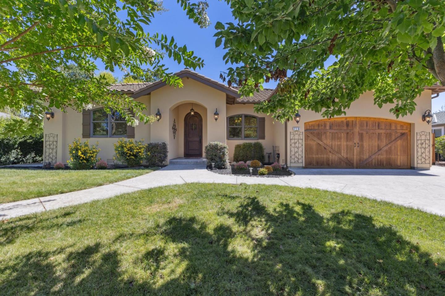Detail Gallery Image 2 of 142 For 716 Rosewood Dr, Walnut Creek,  CA 94596 - 4 Beds | 4/1 Baths