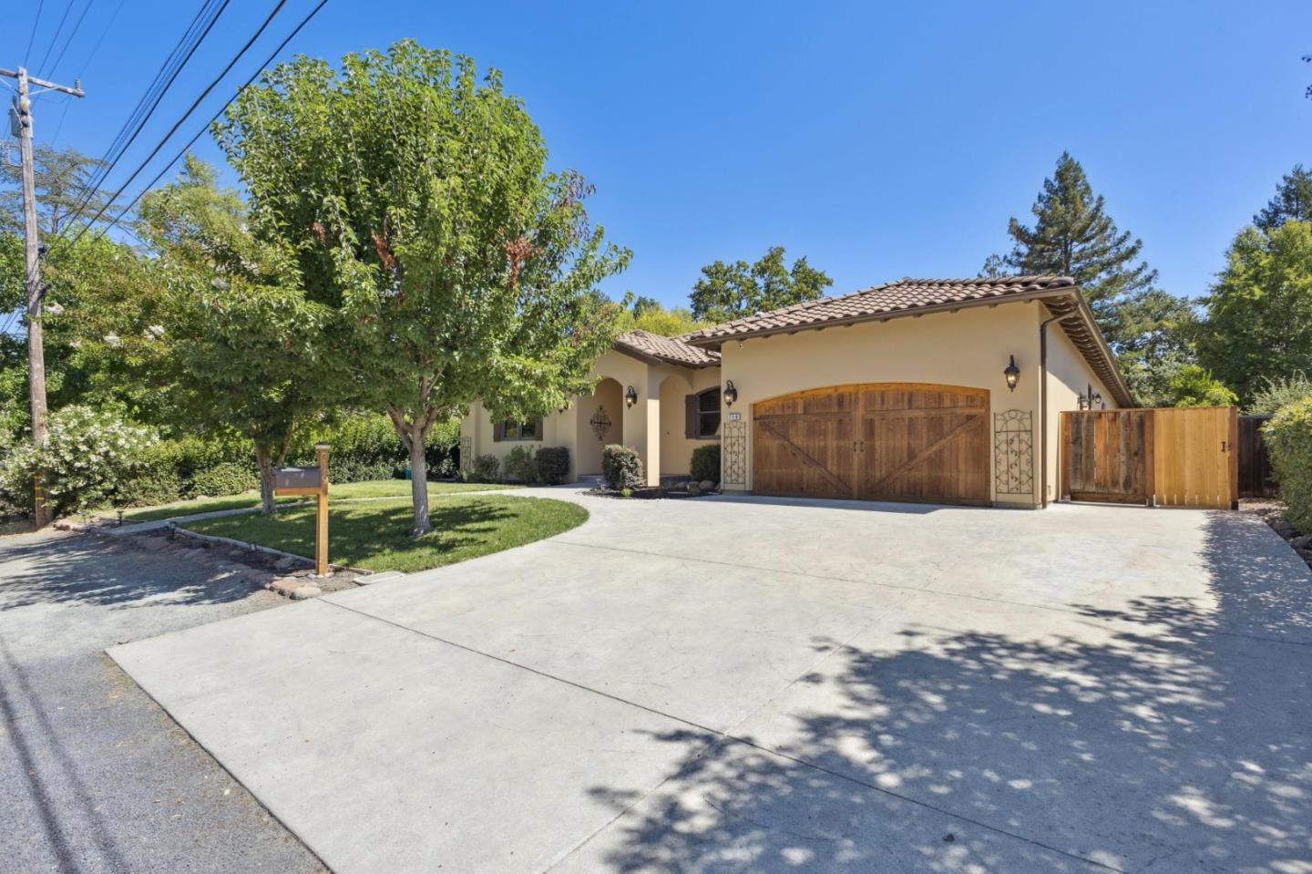 Detail Gallery Image 4 of 142 For 716 Rosewood Dr, Walnut Creek,  CA 94596 - 4 Beds | 4/1 Baths