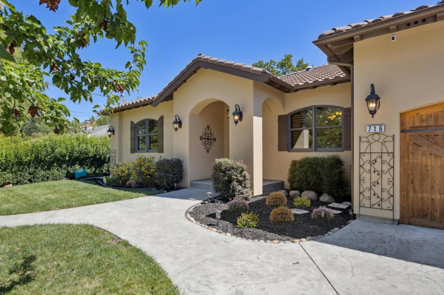 Detail Gallery Image 5 of 142 For 716 Rosewood Dr, Walnut Creek,  CA 94596 - 4 Beds | 4/1 Baths
