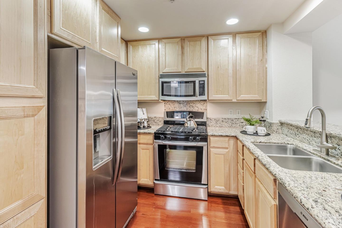 Detail Gallery Image 14 of 42 For 59 Bassett St, San Jose,  CA 95110 - 3 Beds | 3 Baths