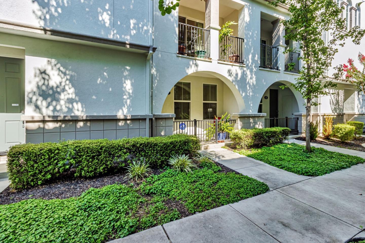 Detail Gallery Image 4 of 42 For 59 Bassett St, San Jose,  CA 95110 - 3 Beds | 3 Baths