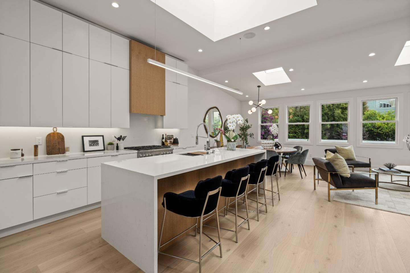 Detail Gallery Image 3 of 70 For 17 30th St, San Francisco,  CA 94110 - 4 Beds | 3 Baths