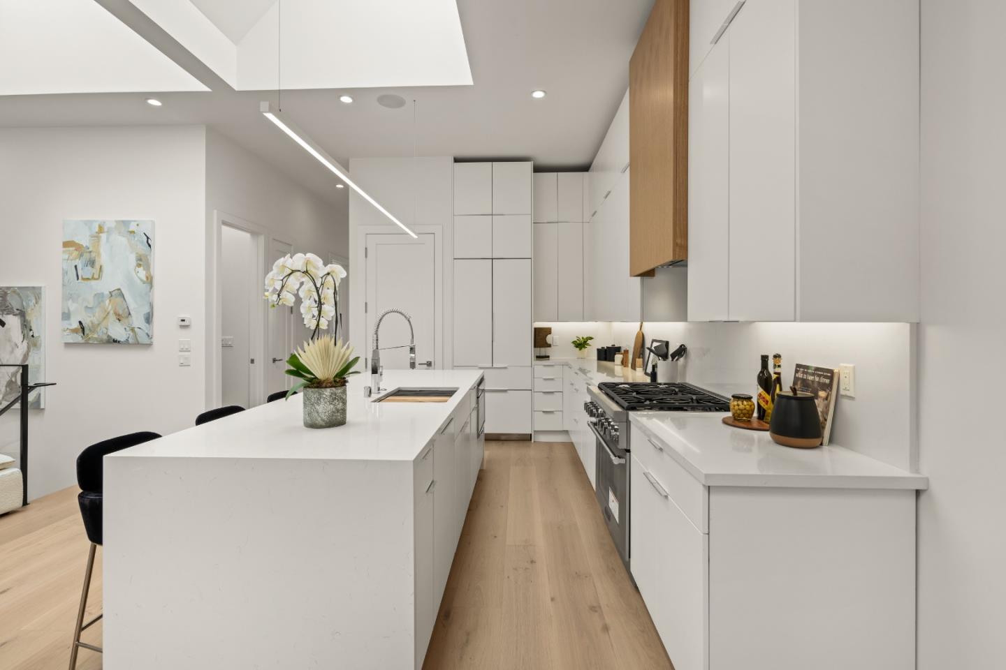 Detail Gallery Image 9 of 70 For 17 30th St, San Francisco,  CA 94110 - 4 Beds | 3 Baths
