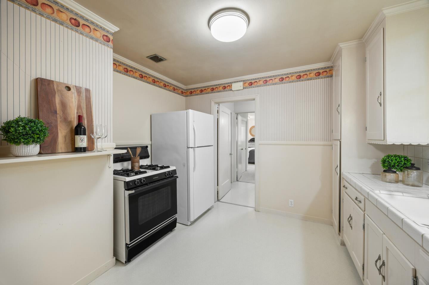 Detail Gallery Image 13 of 44 For 724 10th Ave, San Mateo,  CA 94402 - 3 Beds | 2 Baths