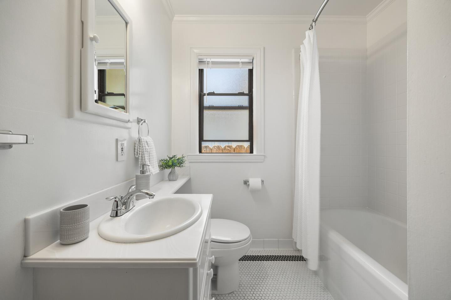 Detail Gallery Image 15 of 44 For 724 10th Ave, San Mateo,  CA 94402 - 3 Beds | 2 Baths