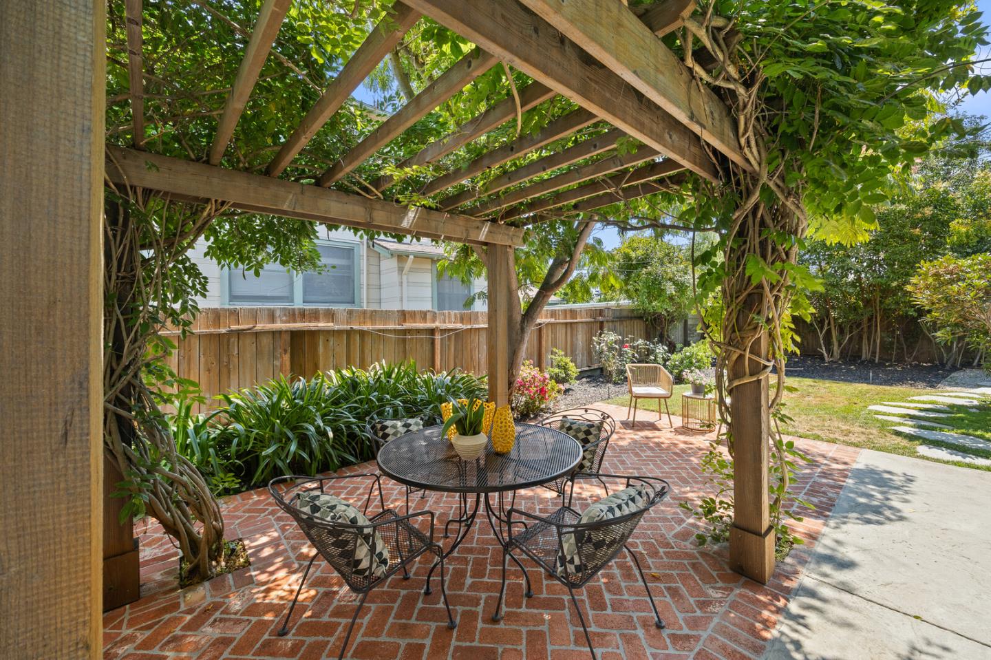 Detail Gallery Image 21 of 44 For 724 10th Ave, San Mateo,  CA 94402 - 3 Beds | 2 Baths