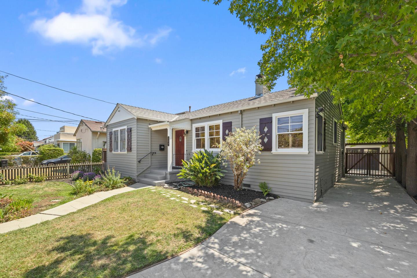 Detail Gallery Image 3 of 44 For 724 10th Ave, San Mateo,  CA 94402 - 3 Beds | 2 Baths