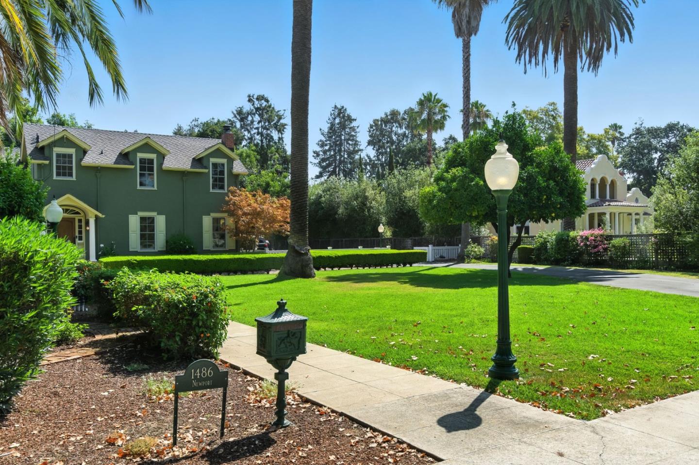 Detail Gallery Image 2 of 74 For 1486 Newport Ave, San Jose,  CA 95125 - 6 Beds | 5 Baths