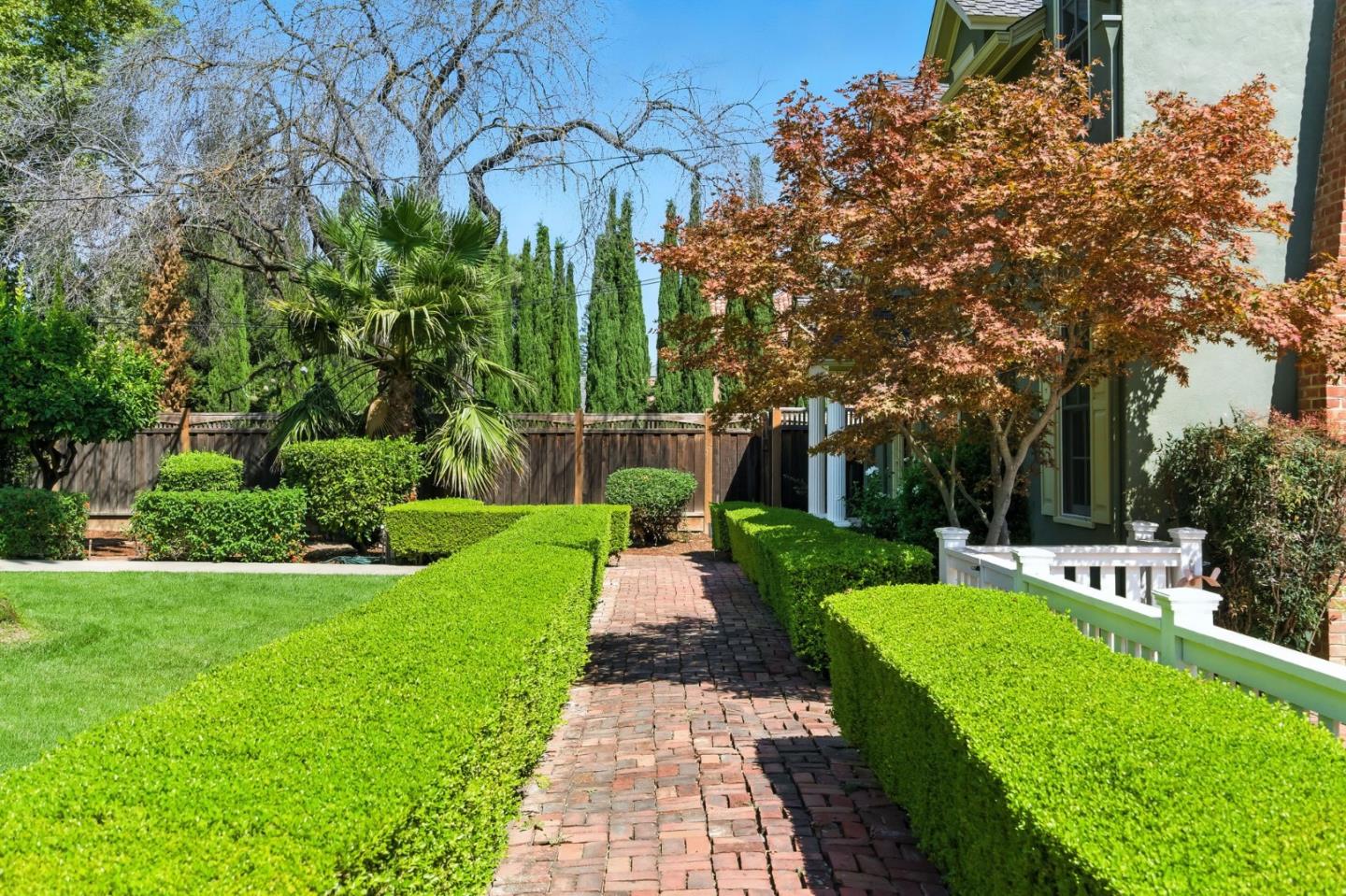 Detail Gallery Image 5 of 74 For 1486 Newport Ave, San Jose,  CA 95125 - 6 Beds | 5 Baths