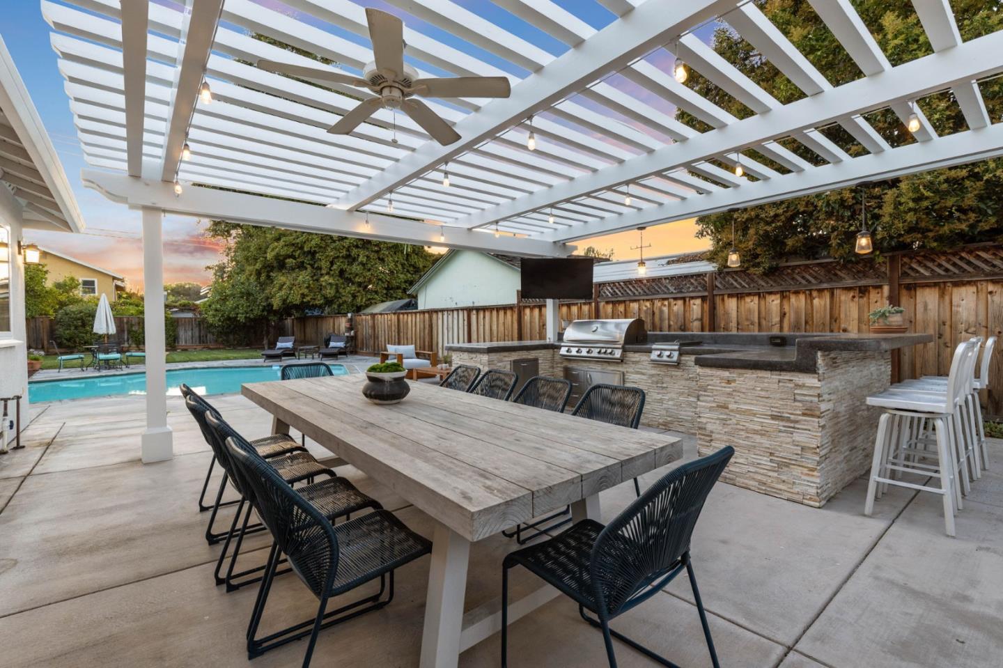 Detail Gallery Image 27 of 44 For 891 Arnold Way, San Jose,  CA 95128 - 4 Beds | 2 Baths