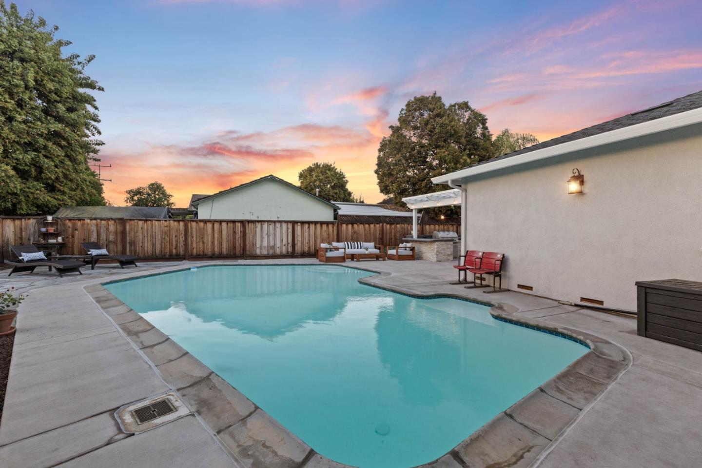 Detail Gallery Image 33 of 44 For 891 Arnold Way, San Jose,  CA 95128 - 4 Beds | 2 Baths