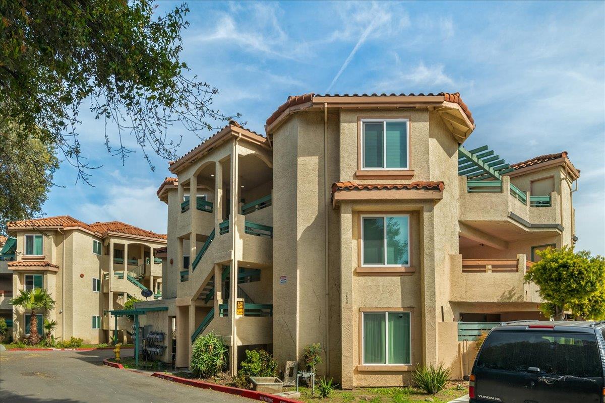 Detail Gallery Image 2 of 25 For 127 Rancho Dr, San Jose,  CA 95111 - – Beds | – Baths