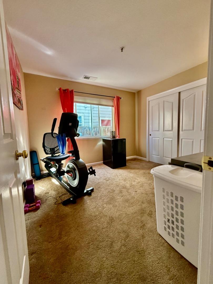 Detail Gallery Image 10 of 21 For 1615 Newport Ct, Salinas,  CA 93906 - 3 Beds | 2 Baths