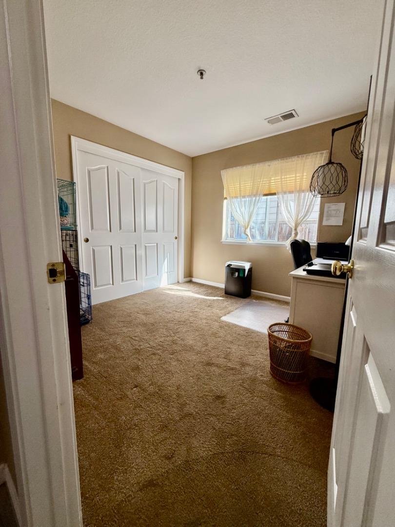 Detail Gallery Image 11 of 21 For 1615 Newport Ct, Salinas,  CA 93906 - 3 Beds | 2 Baths