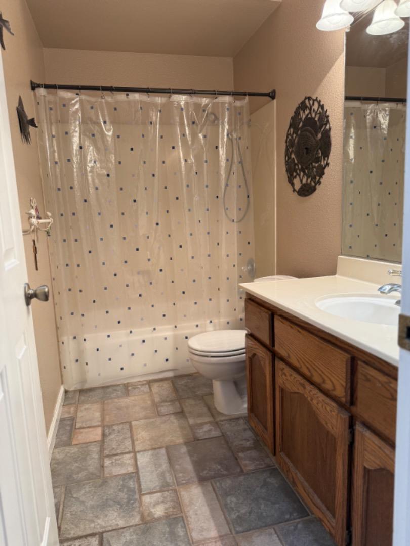 Detail Gallery Image 12 of 21 For 1615 Newport Ct, Salinas,  CA 93906 - 3 Beds | 2 Baths
