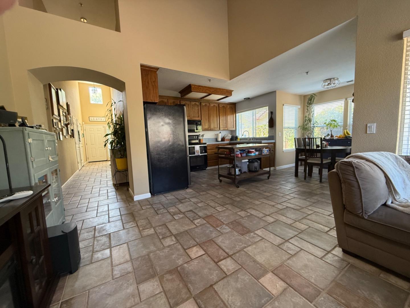 Detail Gallery Image 14 of 21 For 1615 Newport Ct, Salinas,  CA 93906 - 3 Beds | 2 Baths