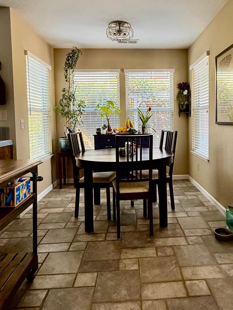 Detail Gallery Image 16 of 21 For 1615 Newport Ct, Salinas,  CA 93906 - 3 Beds | 2 Baths