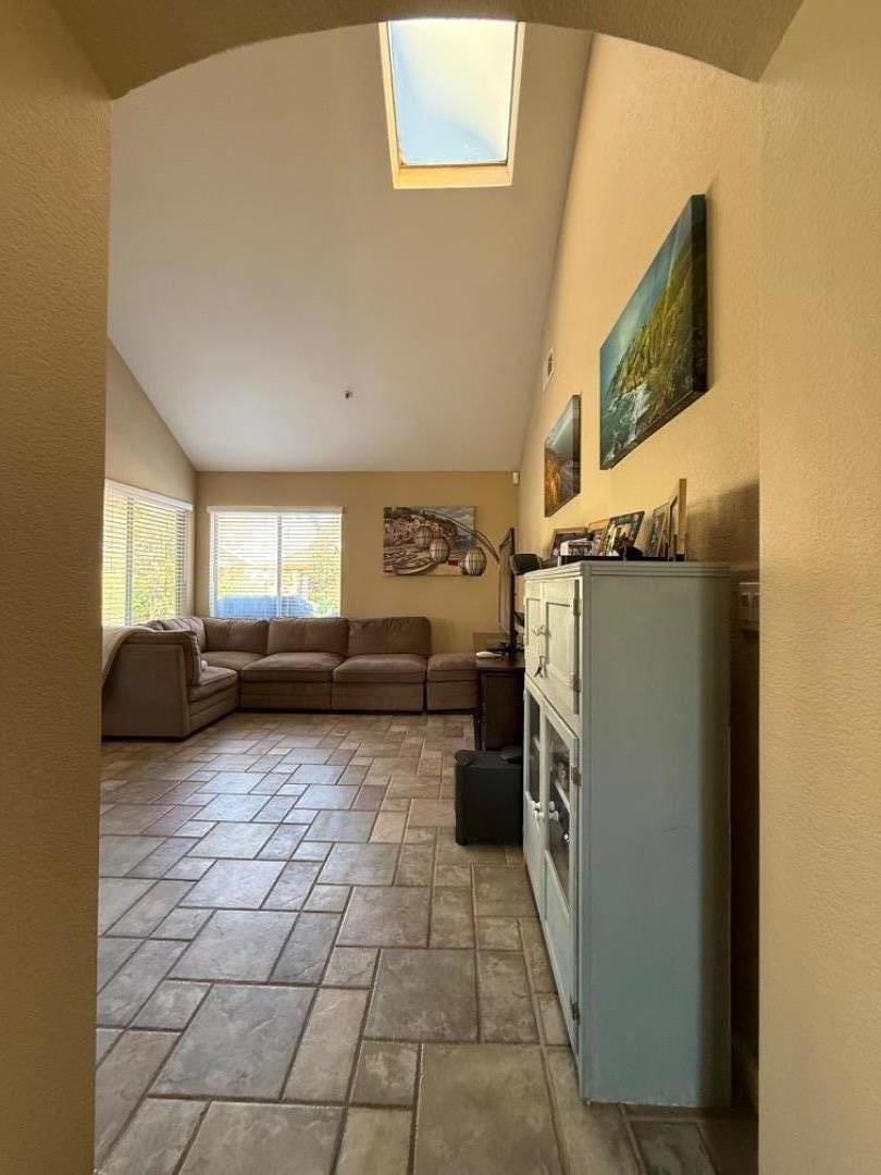 Detail Gallery Image 17 of 21 For 1615 Newport Ct, Salinas,  CA 93906 - 3 Beds | 2 Baths