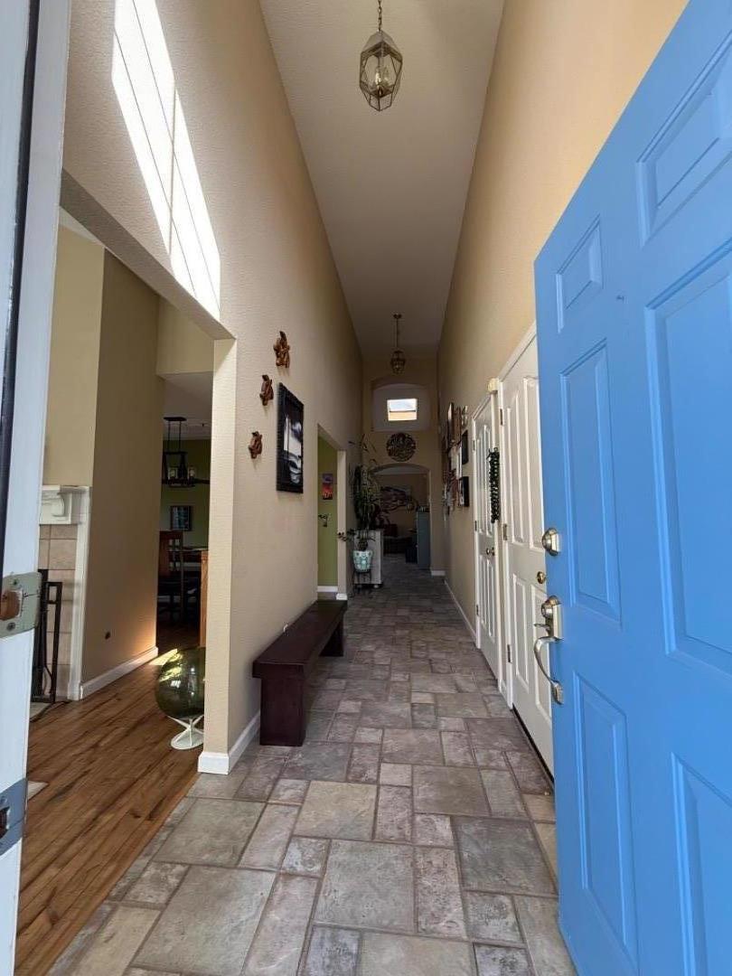 Detail Gallery Image 2 of 21 For 1615 Newport Ct, Salinas,  CA 93906 - 3 Beds | 2 Baths
