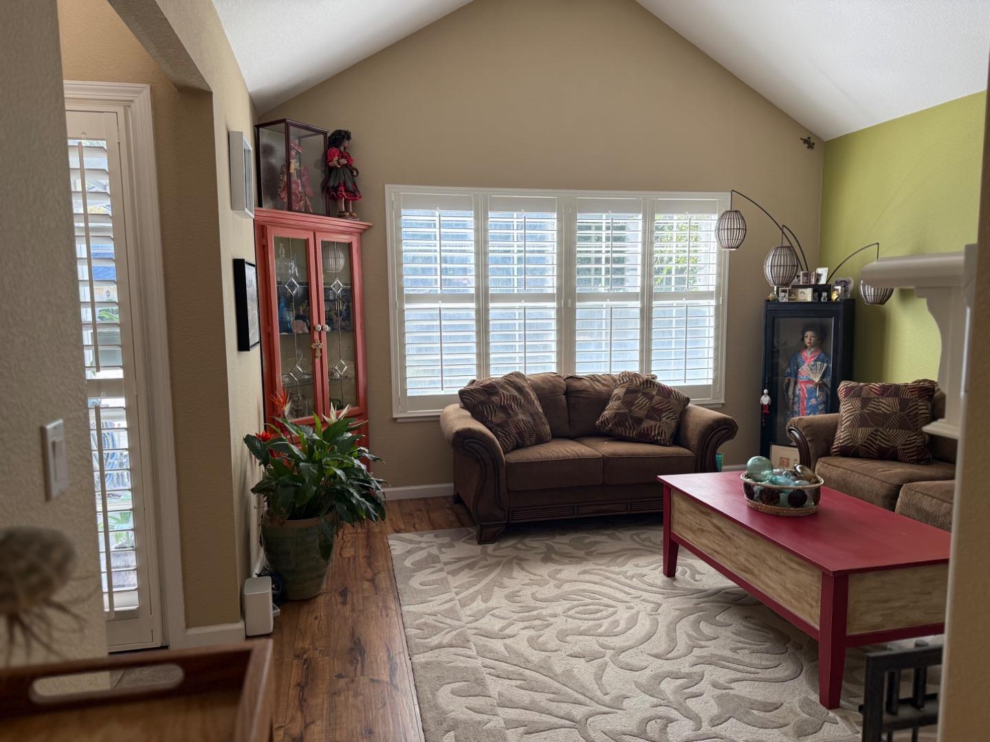 Detail Gallery Image 3 of 21 For 1615 Newport Ct, Salinas,  CA 93906 - 3 Beds | 2 Baths