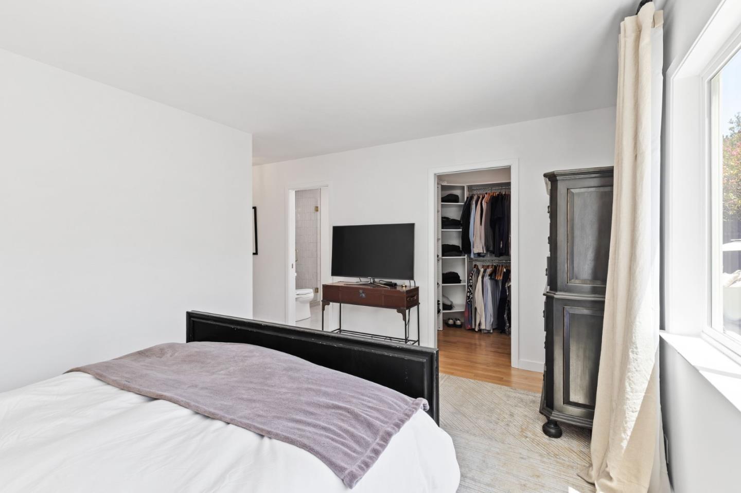 Detail Gallery Image 13 of 26 For 2061 Oakley Ave, Menlo Park,  CA 94025 - 3 Beds | 2 Baths