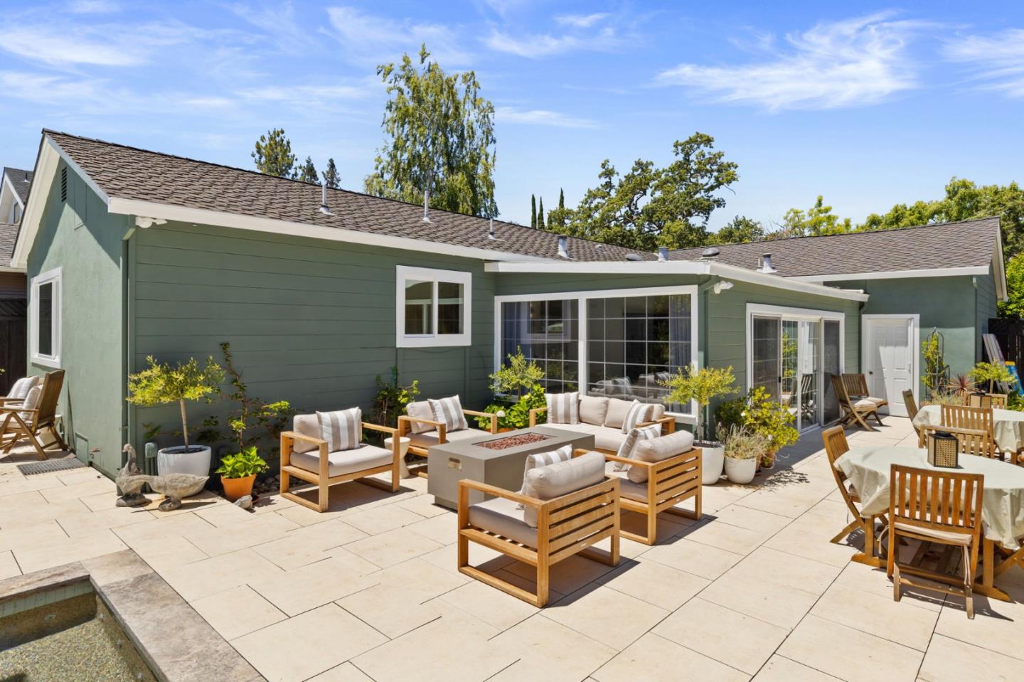 Detail Gallery Image 22 of 26 For 2061 Oakley Ave, Menlo Park,  CA 94025 - 3 Beds | 2 Baths