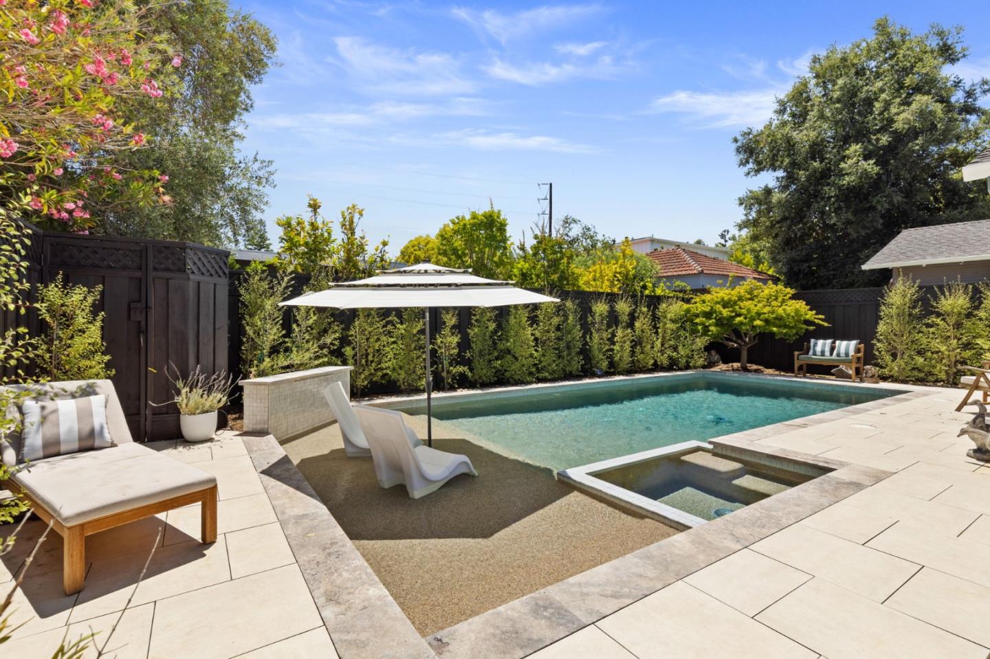 Detail Gallery Image 23 of 26 For 2061 Oakley Ave, Menlo Park,  CA 94025 - 3 Beds | 2 Baths