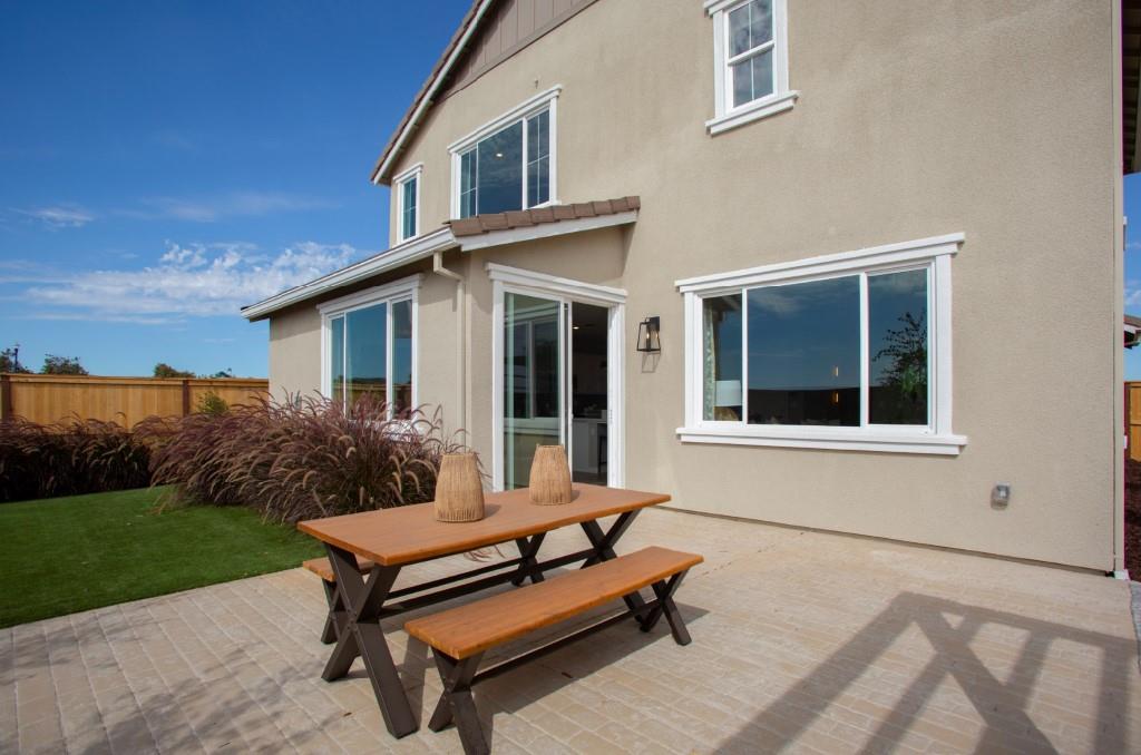 Detail Gallery Image 3 of 16 For 16010 Testarossa St, Lathrop,  CA 95330 - 4 Beds | 3 Baths