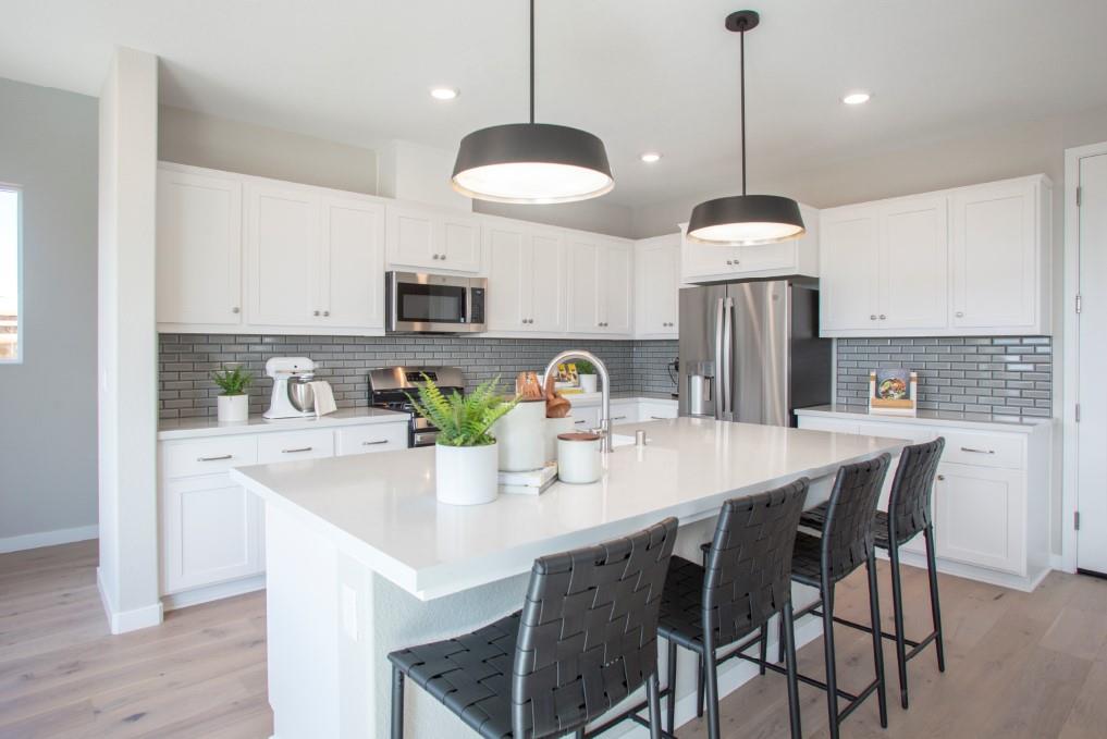 Detail Gallery Image 6 of 16 For 16010 Testarossa St, Lathrop,  CA 95330 - 4 Beds | 3 Baths