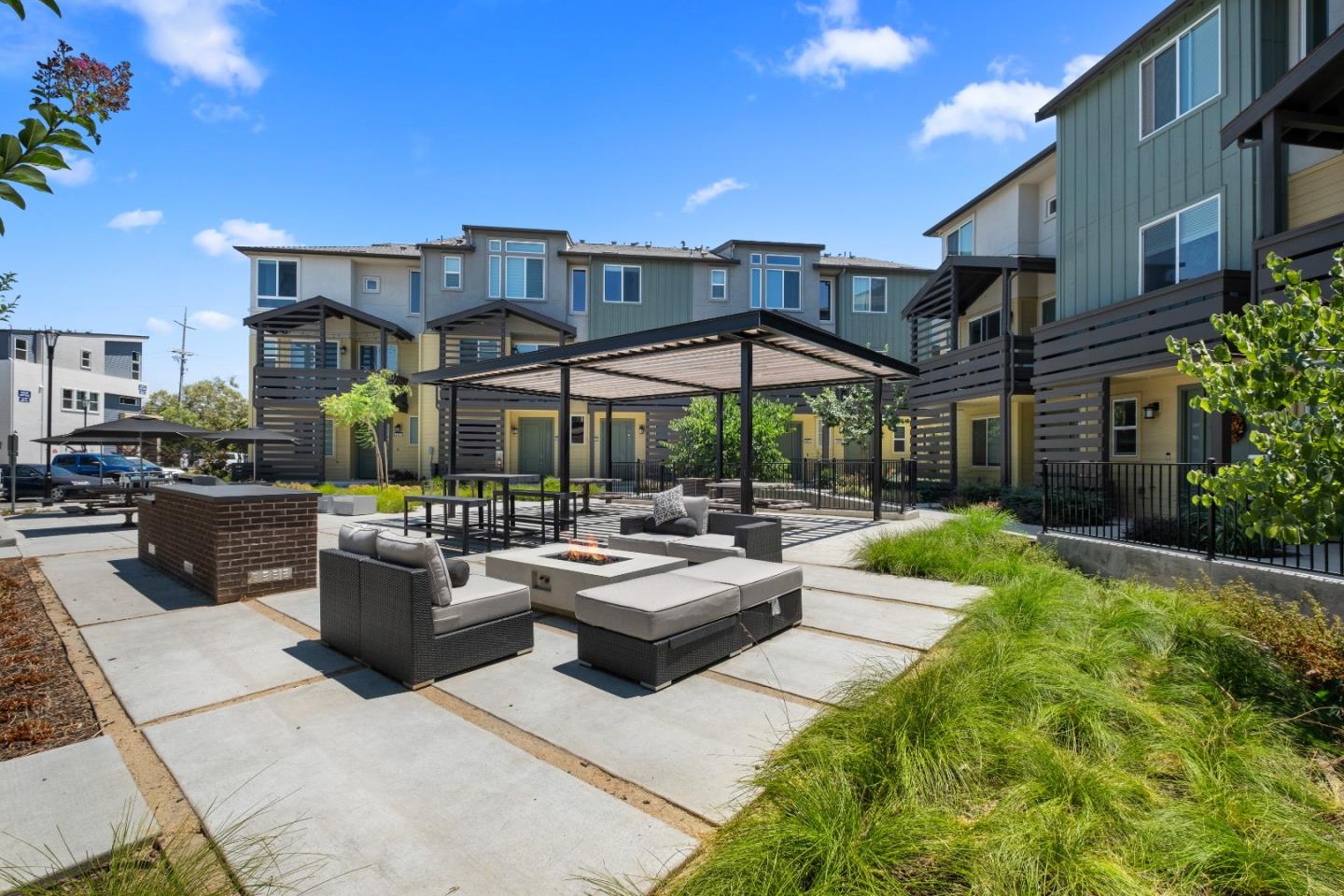 Detail Gallery Image 8 of 55 For 1882 Joshua Tree Cir, Milpitas,  CA 95035 - 4 Beds | 3/1 Baths