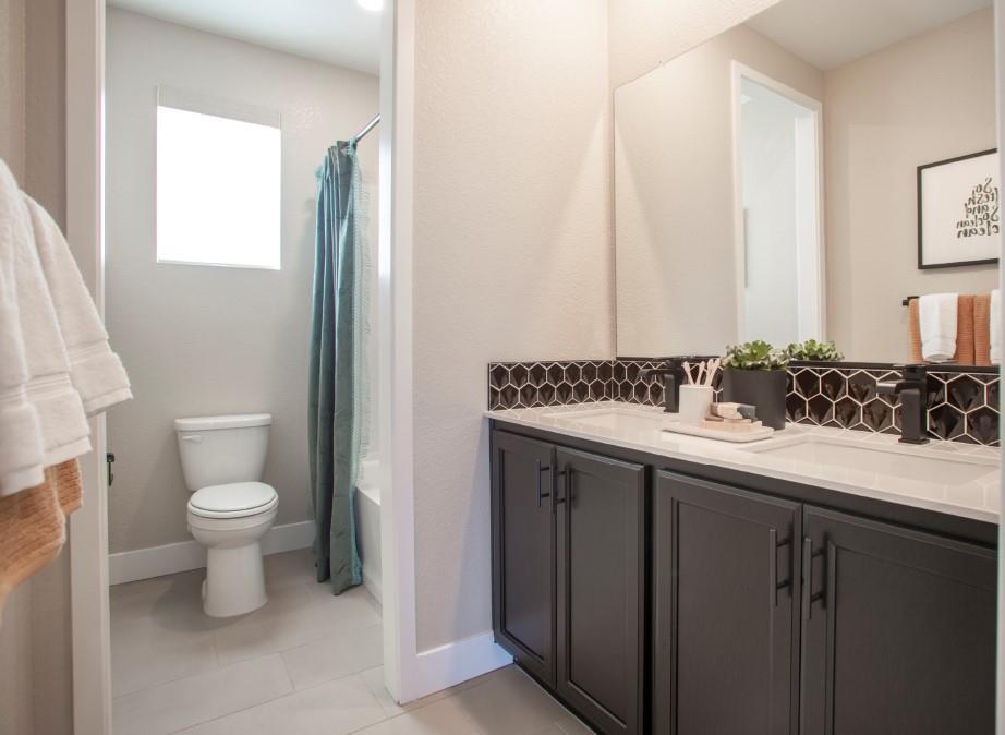 Detail Gallery Image 13 of 16 For 15996 Testarossa St, Lathrop,  CA 95330 - 4 Beds | 3 Baths