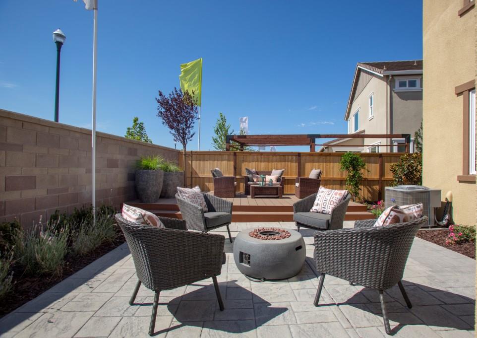 Detail Gallery Image 3 of 16 For 15996 Testarossa St, Lathrop,  CA 95330 - 4 Beds | 3 Baths