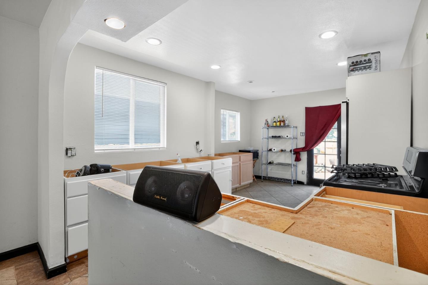 Detail Gallery Image 11 of 29 For 7000 Arthur St, Oakland,  CA 94605 - 2 Beds | 1 Baths