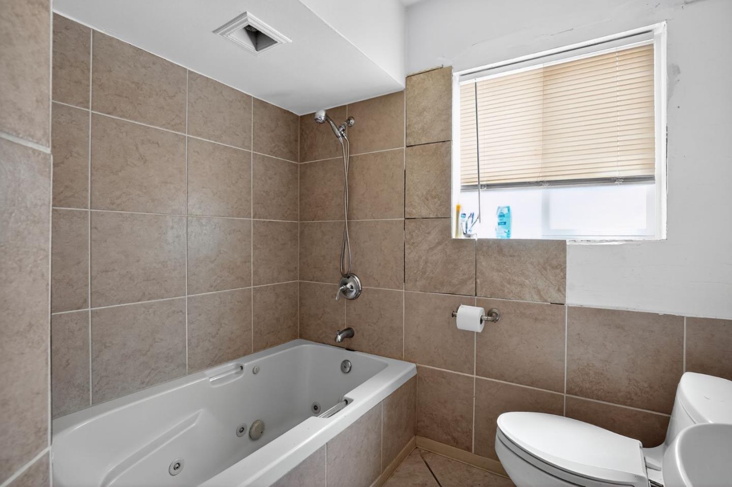 Detail Gallery Image 19 of 29 For 7000 Arthur St, Oakland,  CA 94605 - 2 Beds | 1 Baths