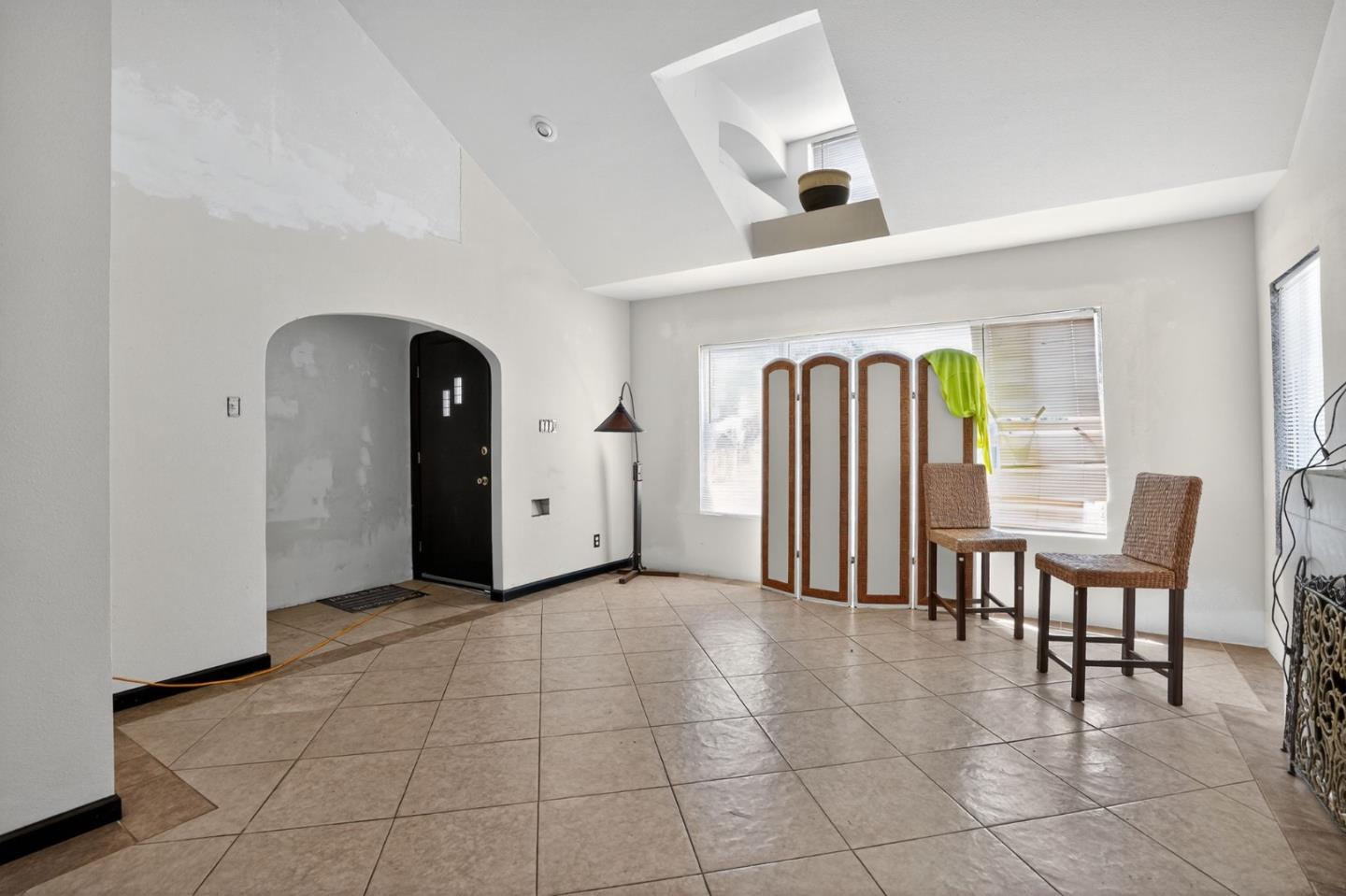 Detail Gallery Image 5 of 29 For 7000 Arthur St, Oakland,  CA 94605 - 2 Beds | 1 Baths